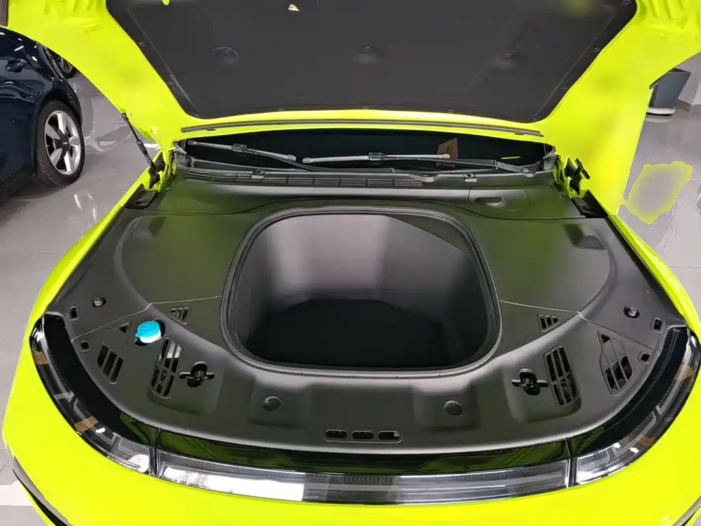 XPeng P7 — миниатюра 20