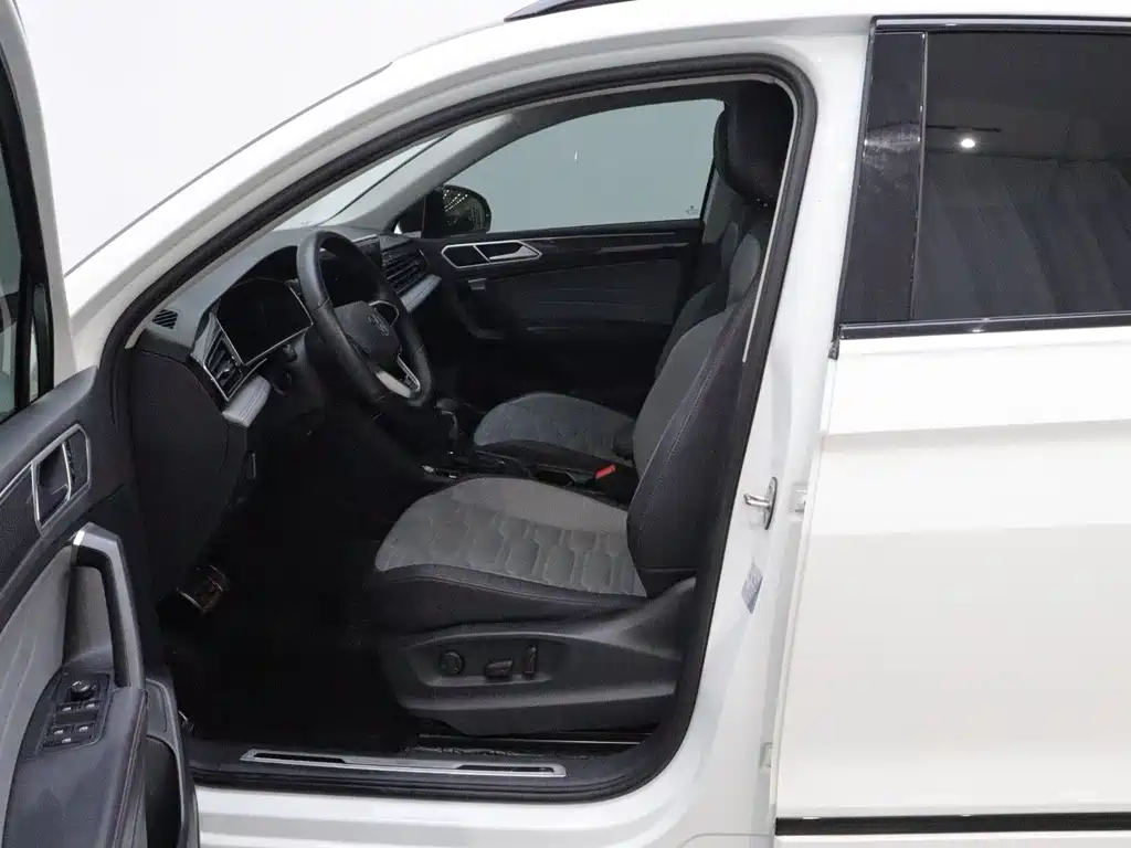 Volkswagen Tiguan X — миниатюра 11