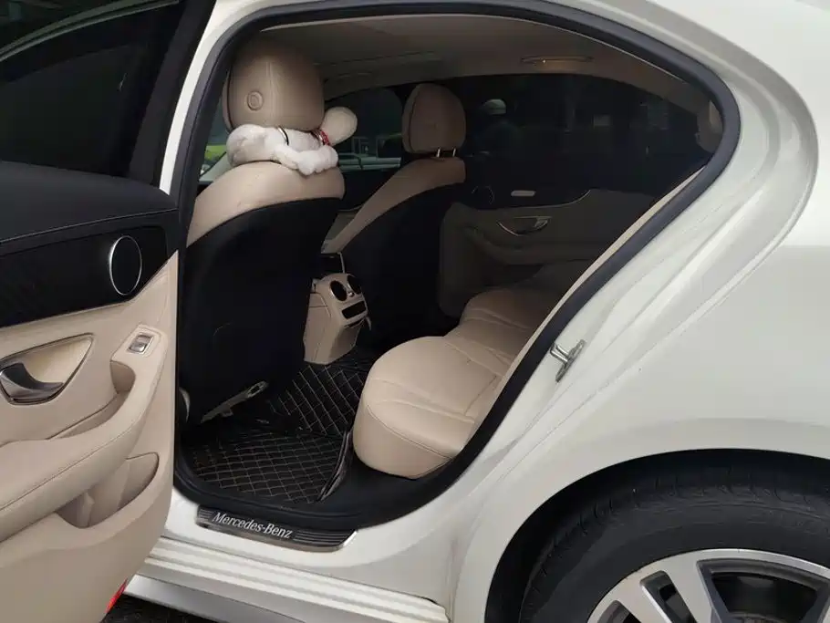 Mercedes-Benz C-Class — миниатюра 11