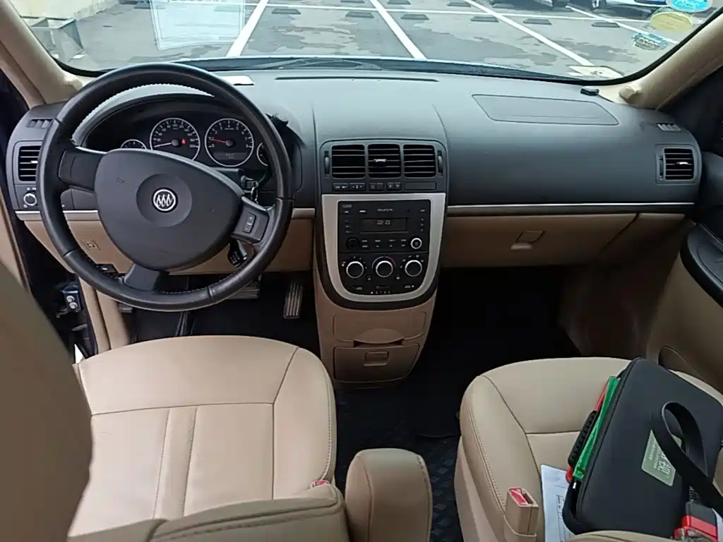 Buick GL8 — миниатюра 10