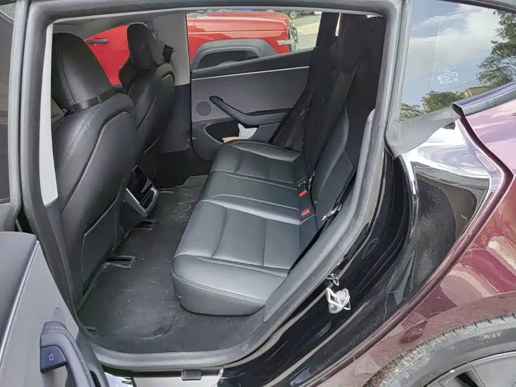 Tesla Model 3 — миниатюра 17
