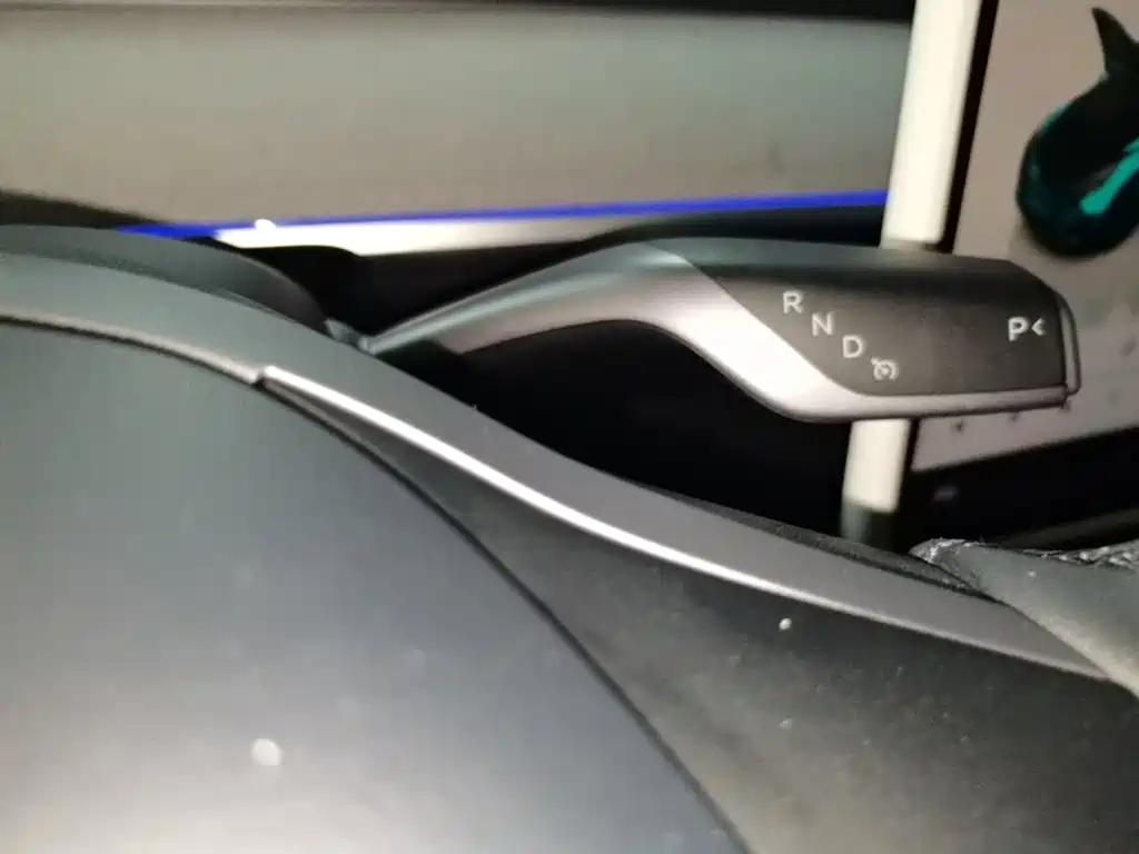 Tesla Model Y — миниатюра 14