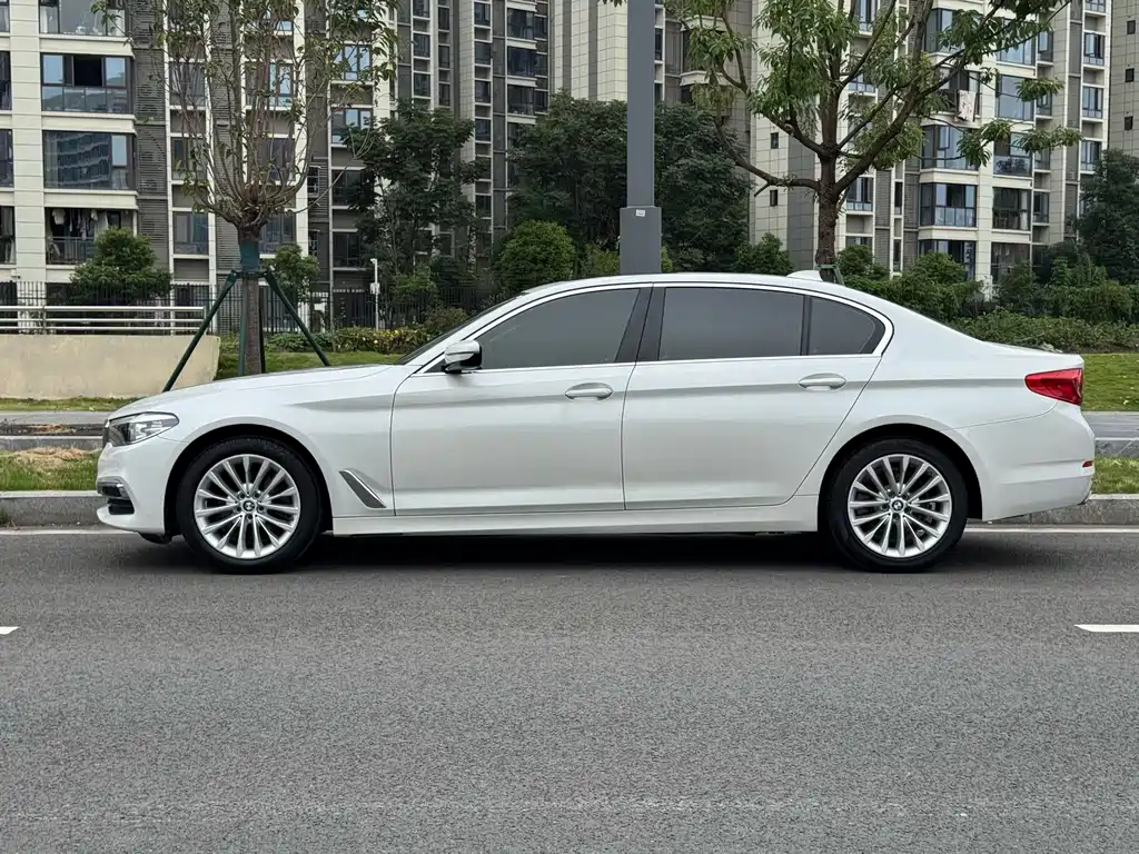 BMW 5 Series — миниатюра 14