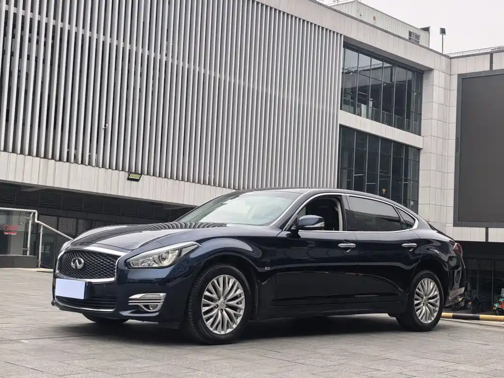 Infiniti Q70 2018