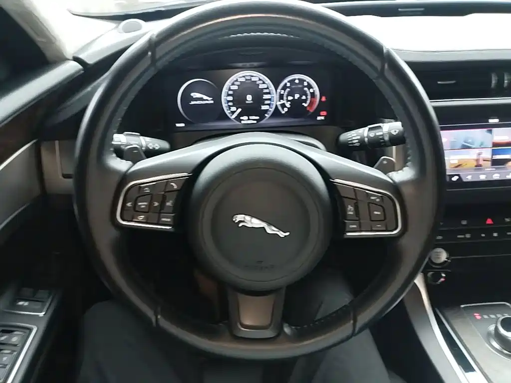 Jaguar XFL — миниатюра 11