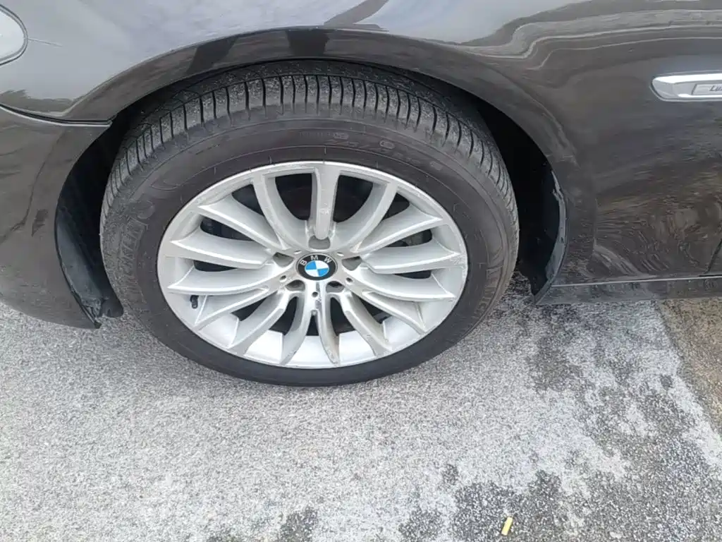 BMW 5 Series — миниатюра 23