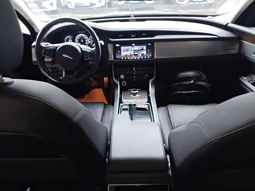 Jaguar XFL — миниатюра 10