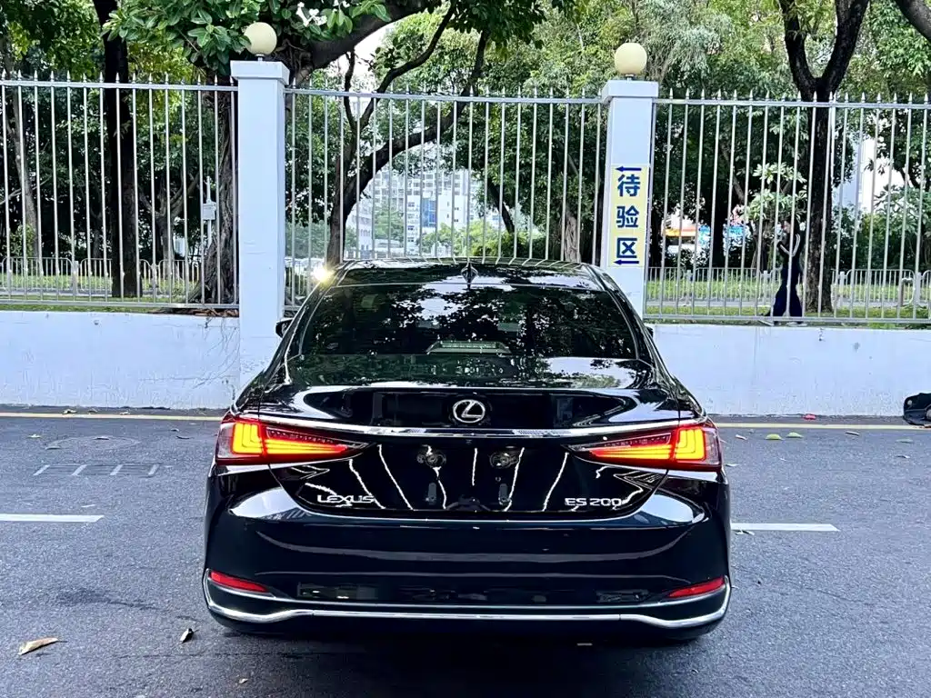 Lexus ES — миниатюра 9