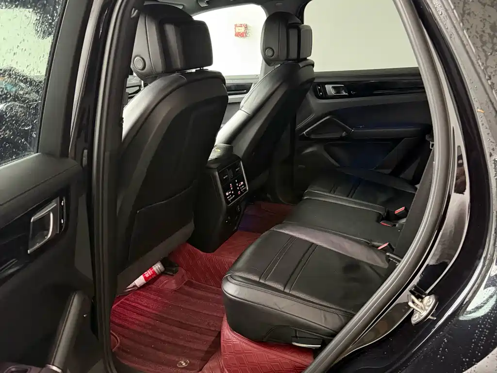 Porsche Cayenne — миниатюра 6