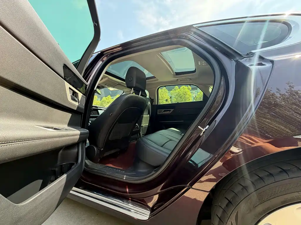 Jaguar XFL — миниатюра 8
