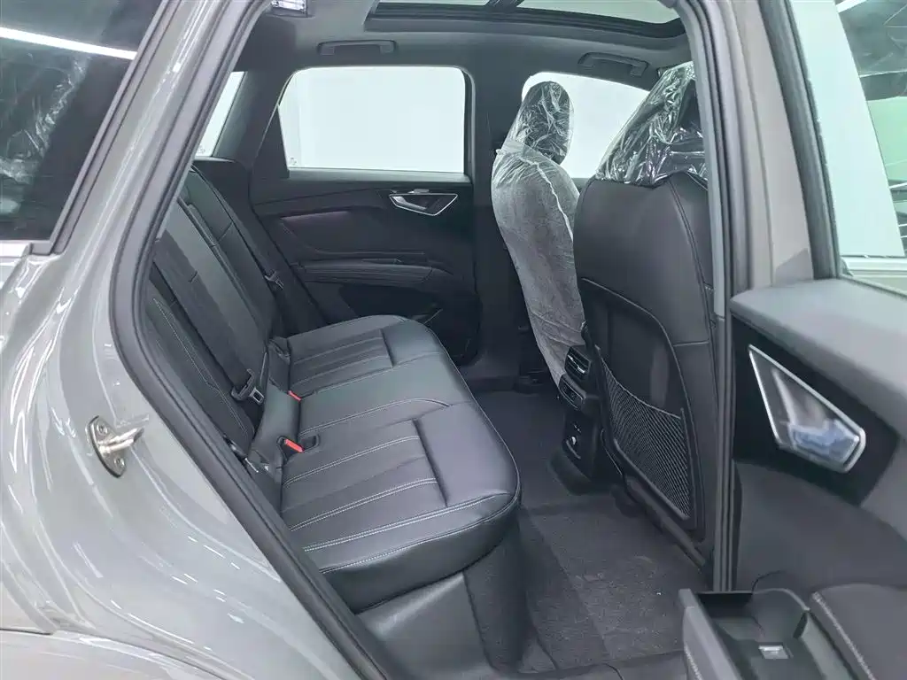 Audi Q4 e-tron — миниатюра 14