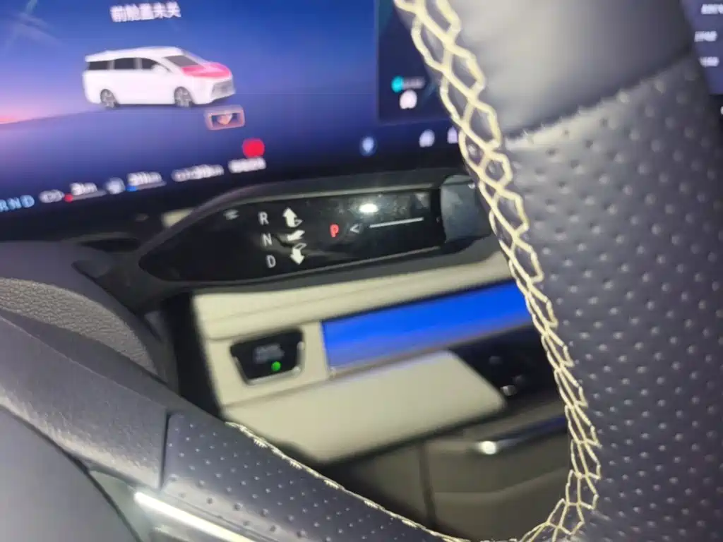 Buick GL8 Hybrid — миниатюра 10