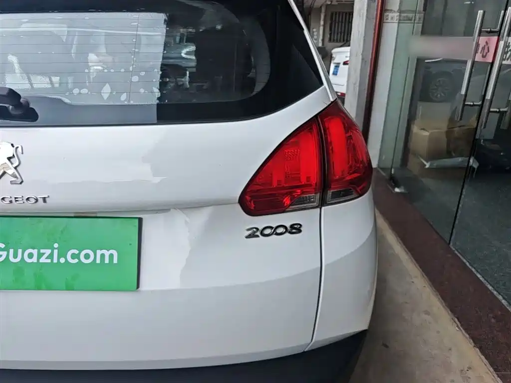 Peugeot 2008 2014 1.6L AT Fashion