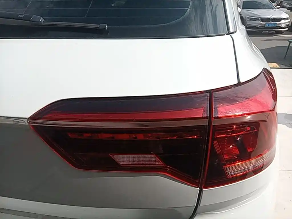 Volkswagen T-Roc — миниатюра 8