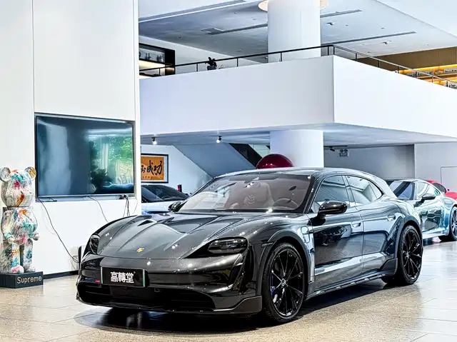 PORSCHE TAYCAN 2023
