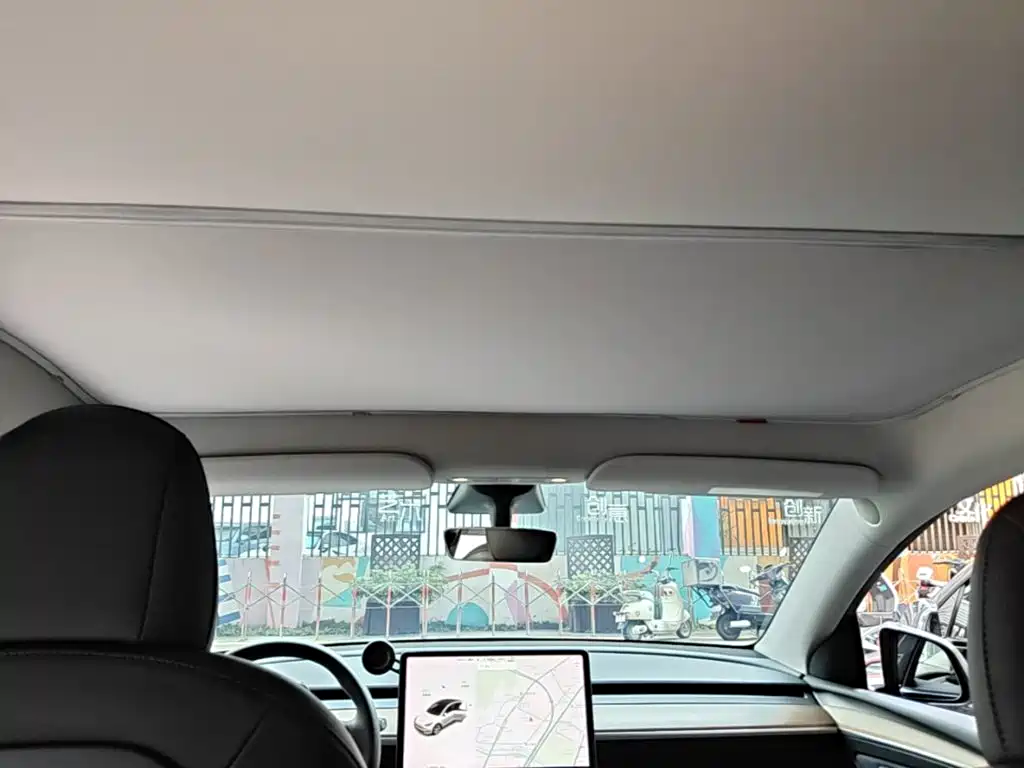 Tesla Model Y — миниатюра 18