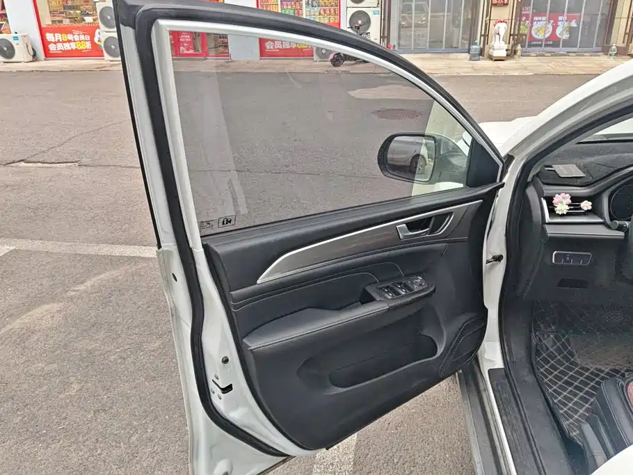 Haval M6 — миниатюра 6