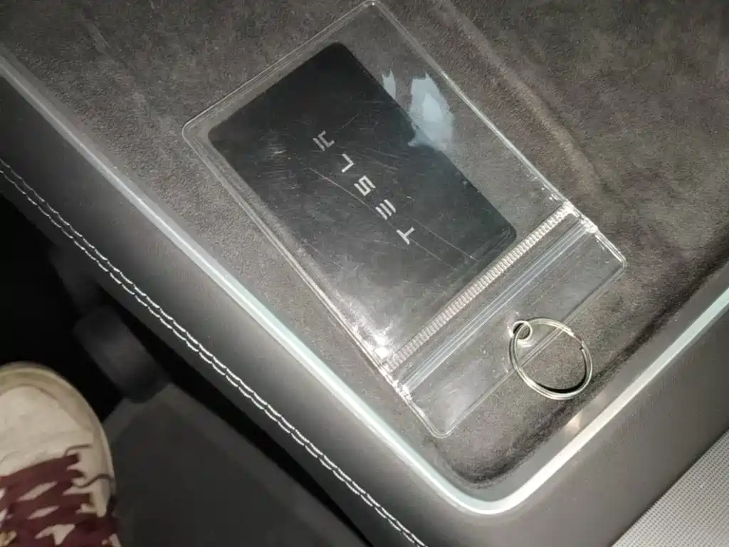 Tesla Model Y — миниатюра 9
