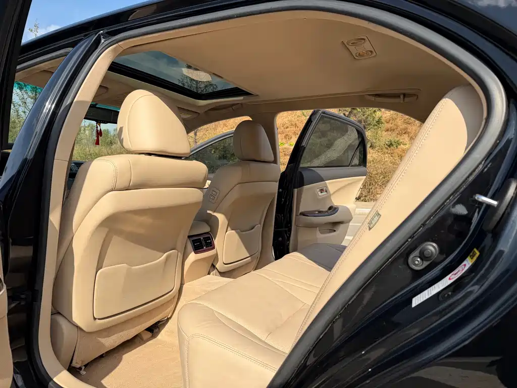 Toyota Crown — миниатюра 13