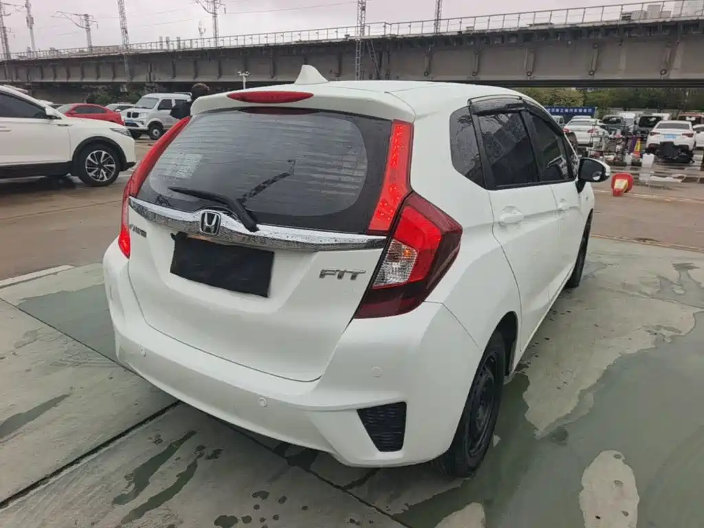 Honda Fit — миниатюра 7