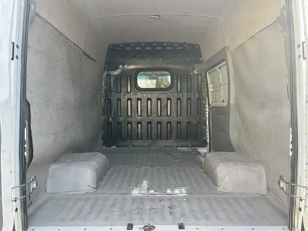 IVECO Daily — миниатюра 11
