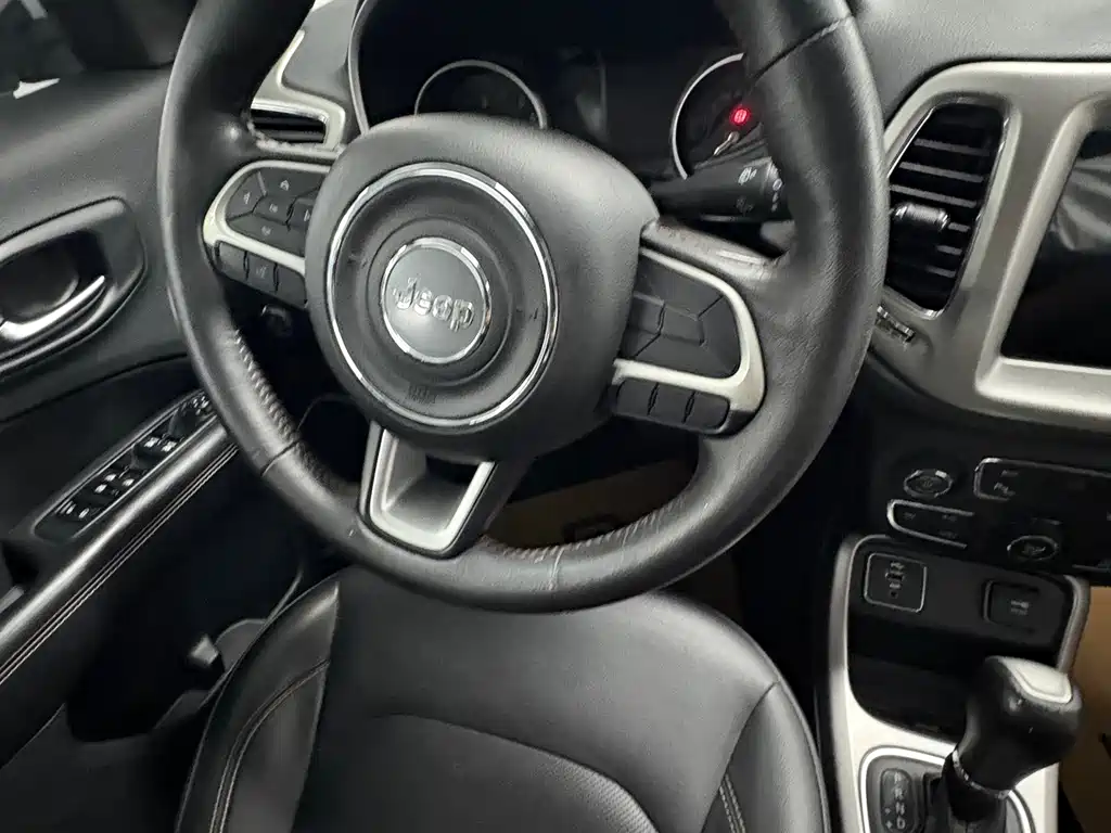 Jeep Compass — миниатюра 9