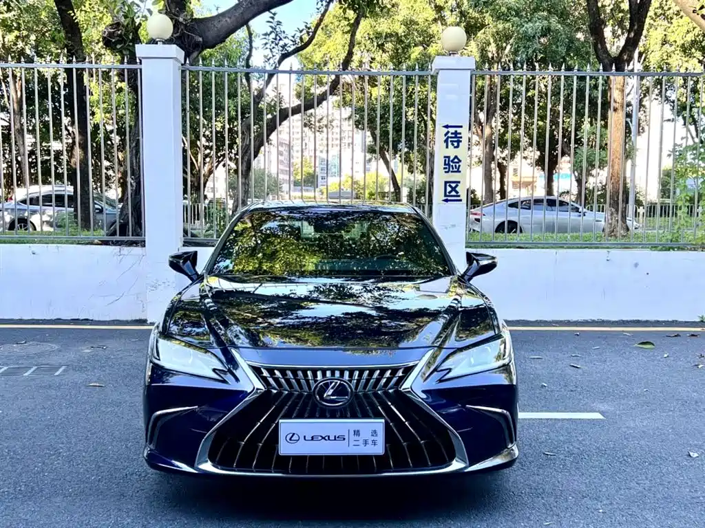 LEXUS  ES