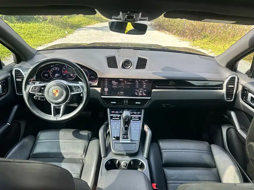 Porsche Cayenne — миниатюра 10
