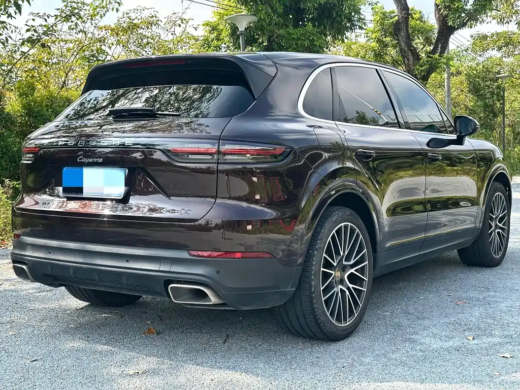 Porsche Cayenne — миниатюра 4