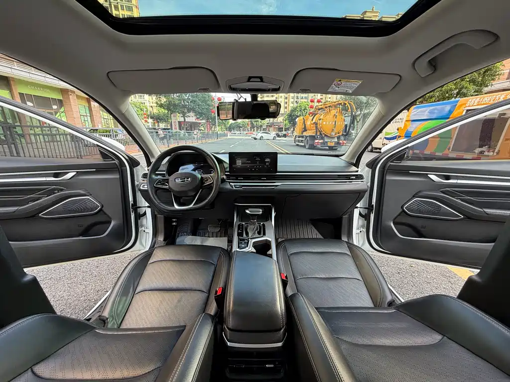 Geely Emgrand 2022 4 1.5L CVT Luxury