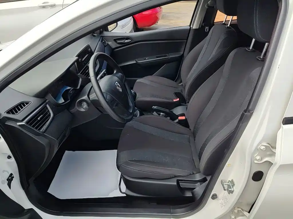 Baojun 310W — миниатюра 15