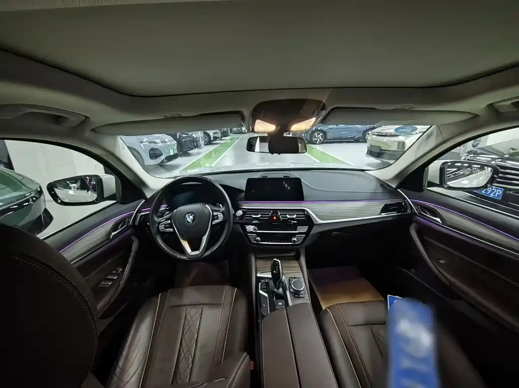 BMW 5 Series — миниатюра 4