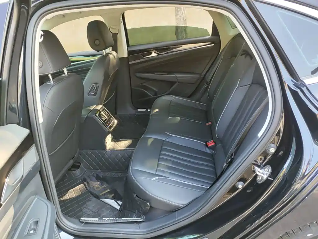 Volkswagen Passat 2023 — фото 16