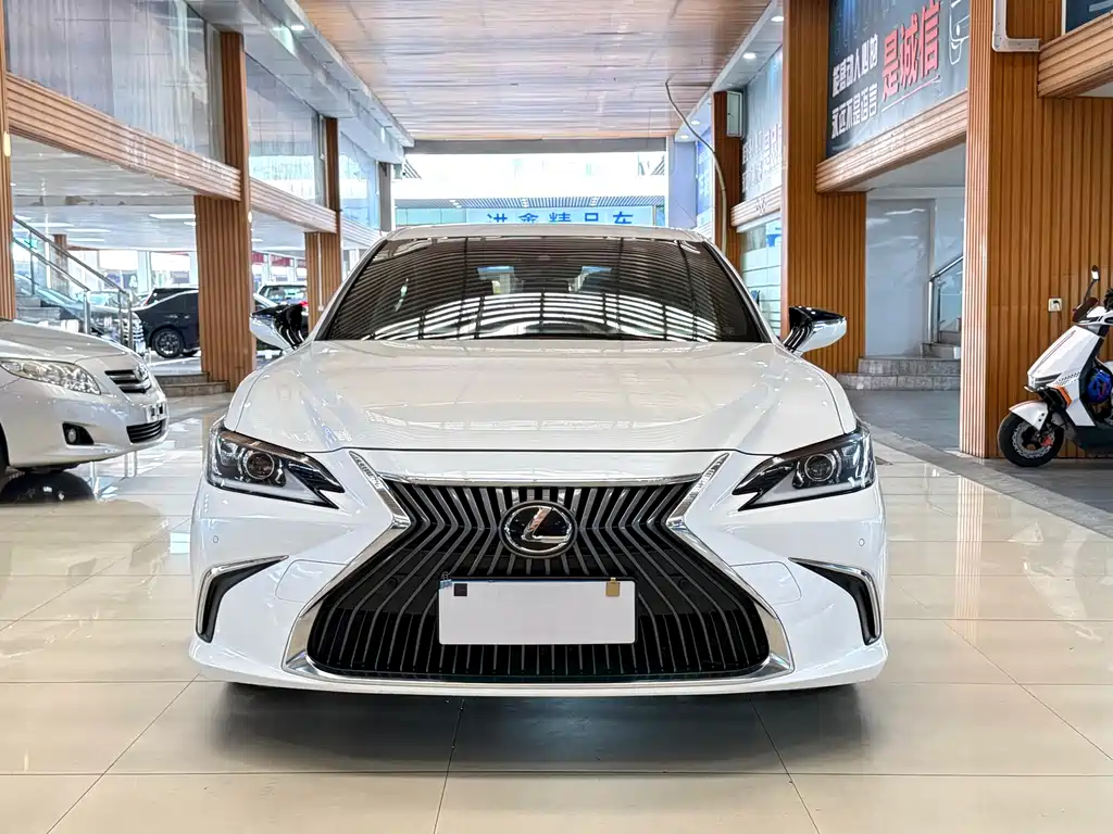 Lexus ES — миниатюра 2
