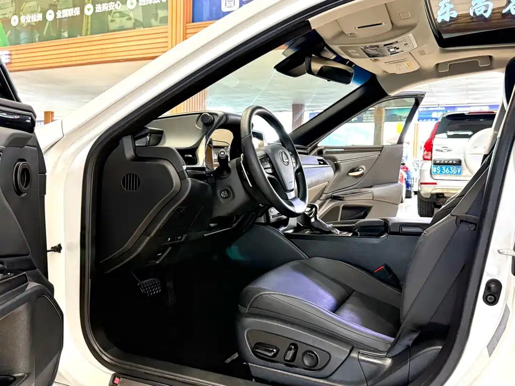 Lexus ES — миниатюра 8