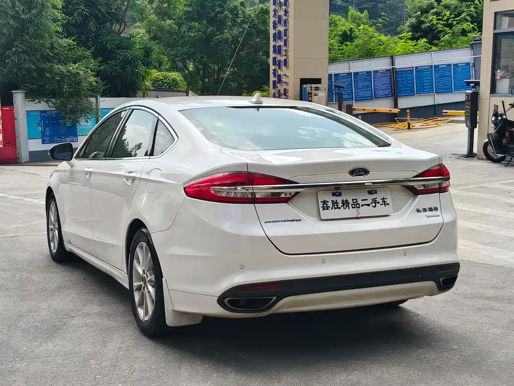Ford Mondeo — миниатюра 6