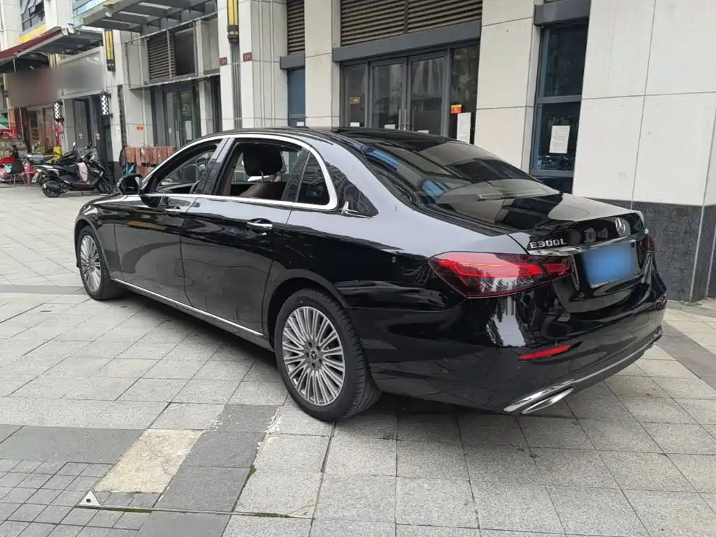 Mercedes-Benz E-Class — миниатюра 5