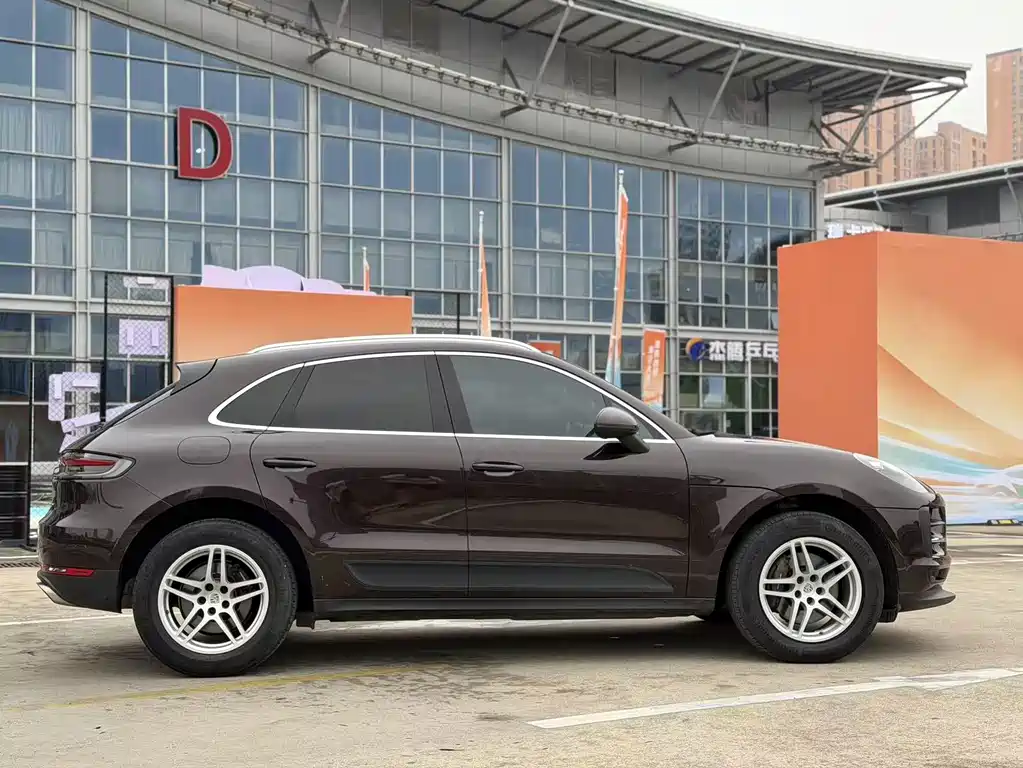 Porsche Macan — миниатюра 4