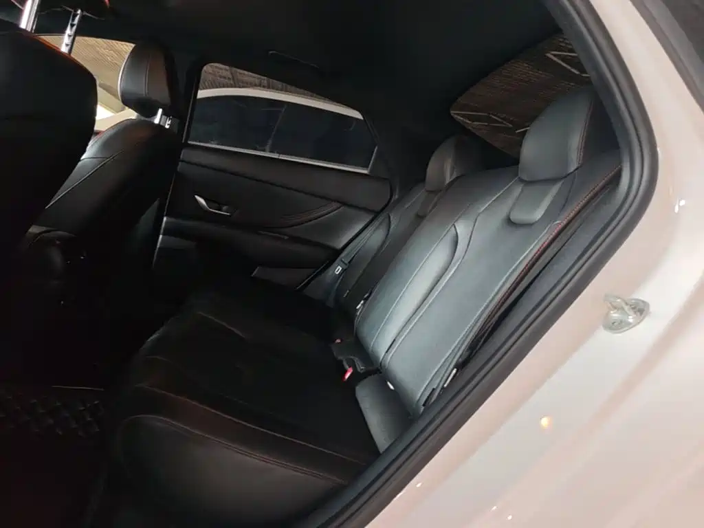 Hyundai Elantra — миниатюра 17