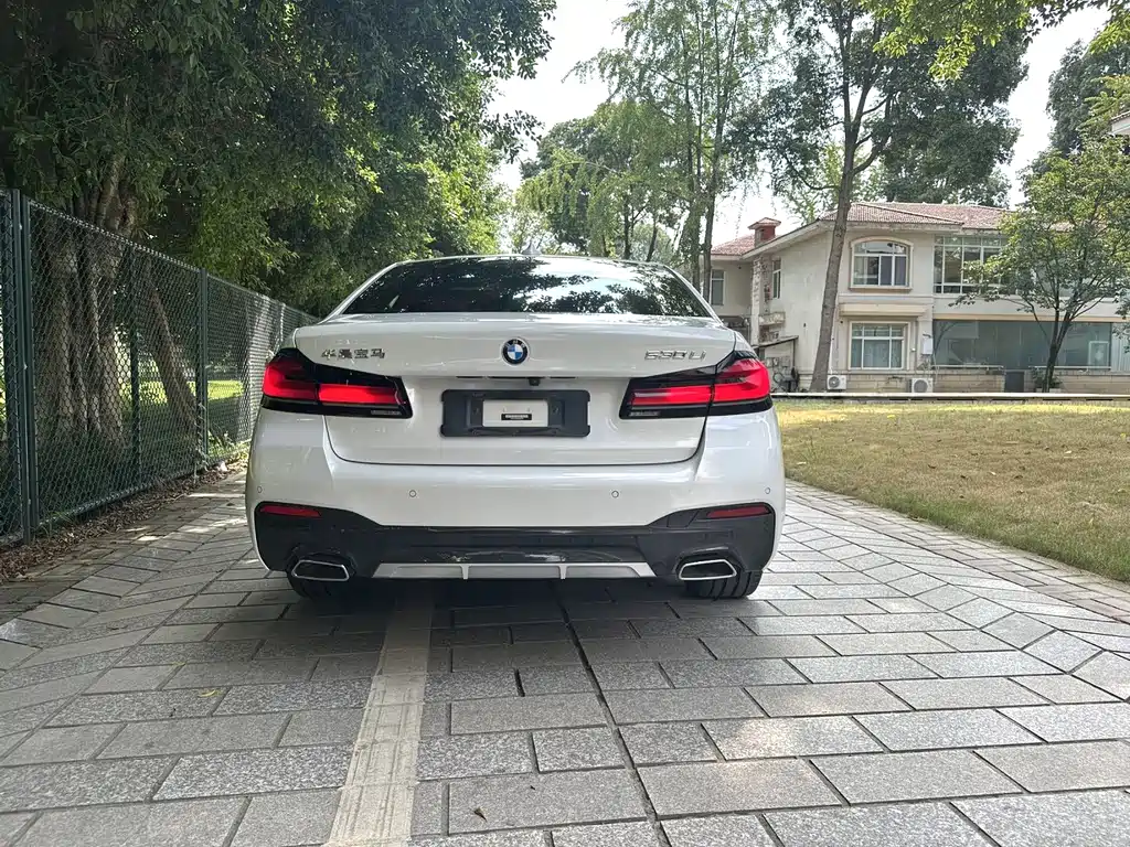 BMW 5 Series — миниатюра 3