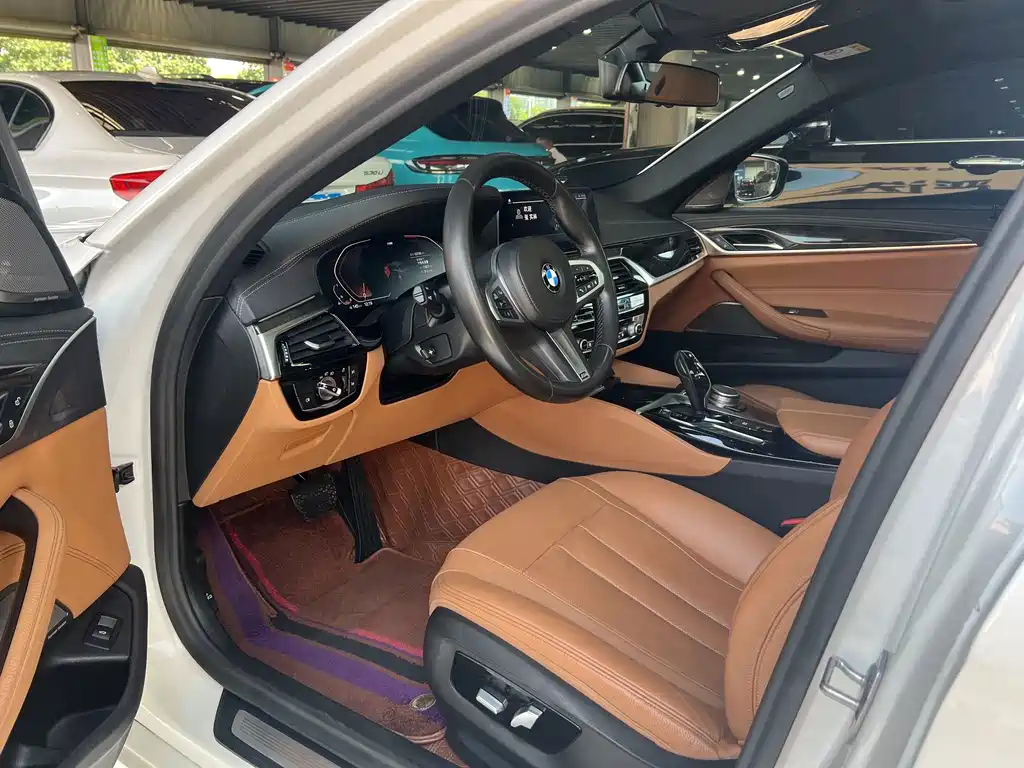 BMW 5 Series — миниатюра 9