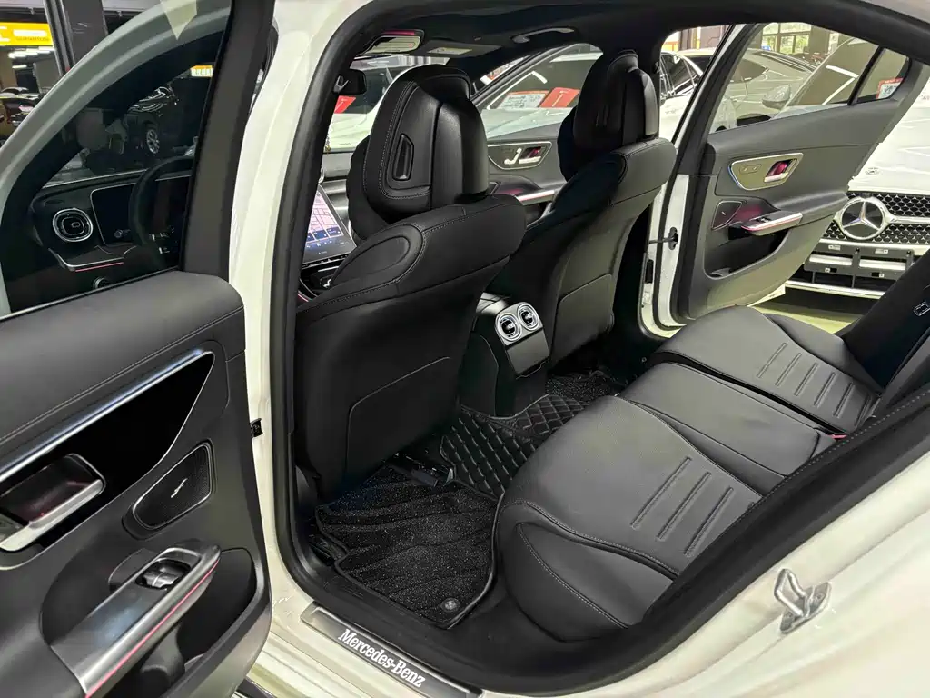 Mercedes-Benz C-Class — миниатюра 6