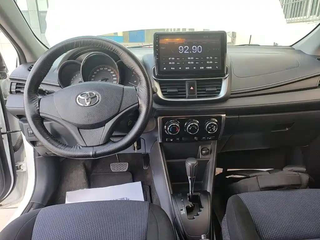Toyota Yaris L — миниатюра 10