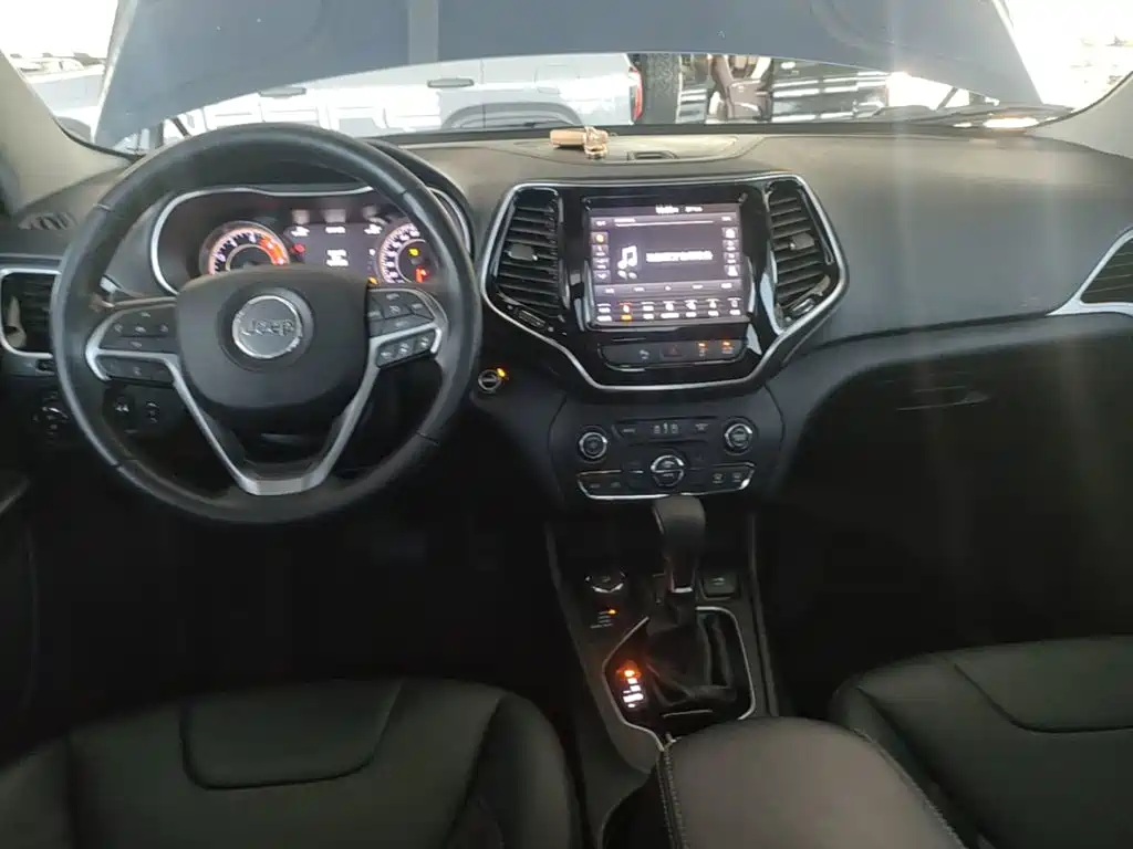 Jeep Cherokee — миниатюра 10