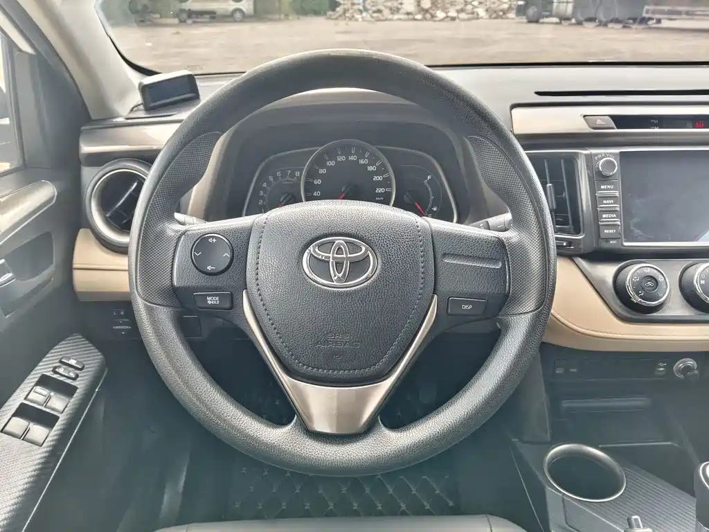Toyota RAV4 — миниатюра 15