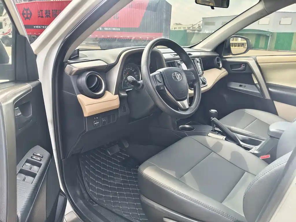 Toyota RAV4 — миниатюра 8