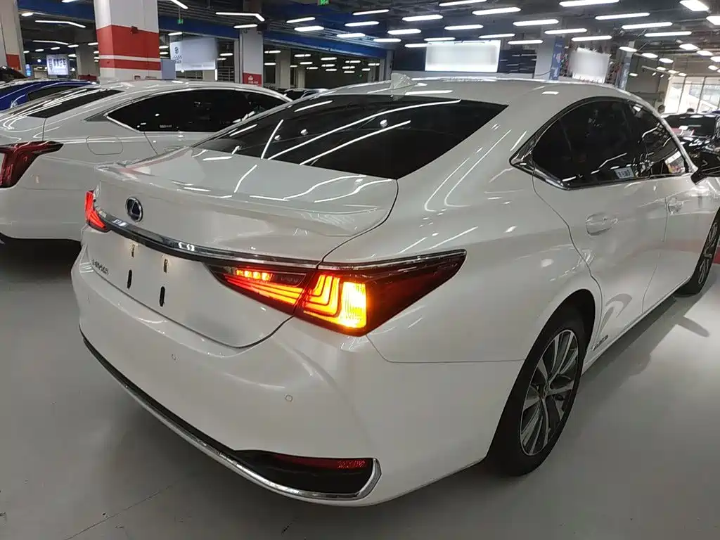 Lexus ES 2020 300h