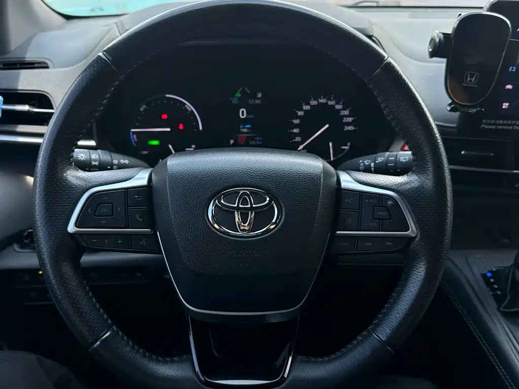 Toyota Sienna — миниатюра 7