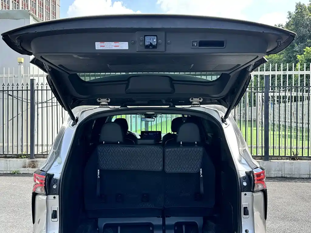 Toyota Sienna — миниатюра 7