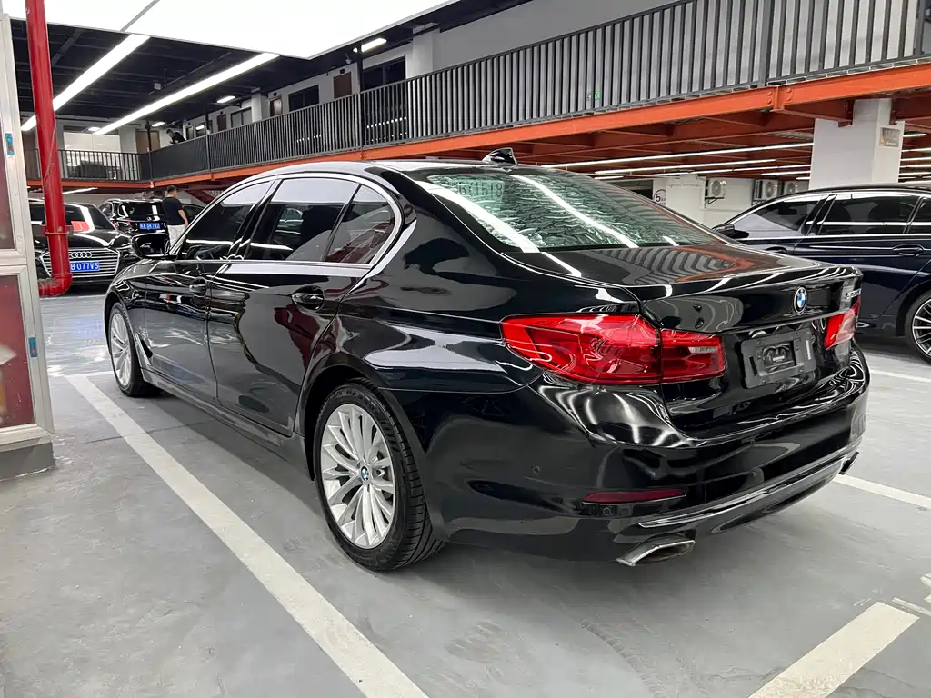 BMW 5 Series — миниатюра 16